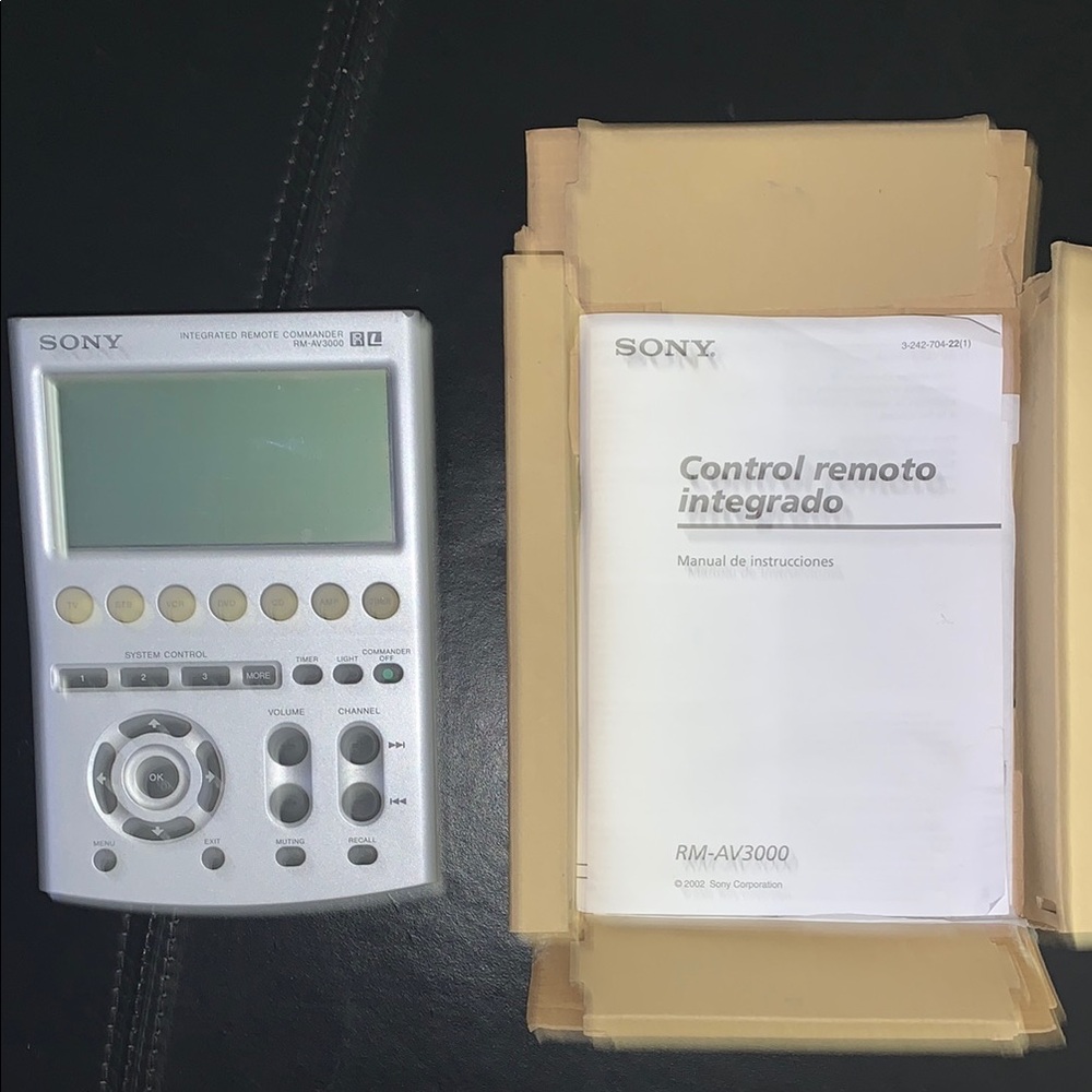 Sony RM-AV3000 Universal Remote Control - Silver - Picture 6 of 8